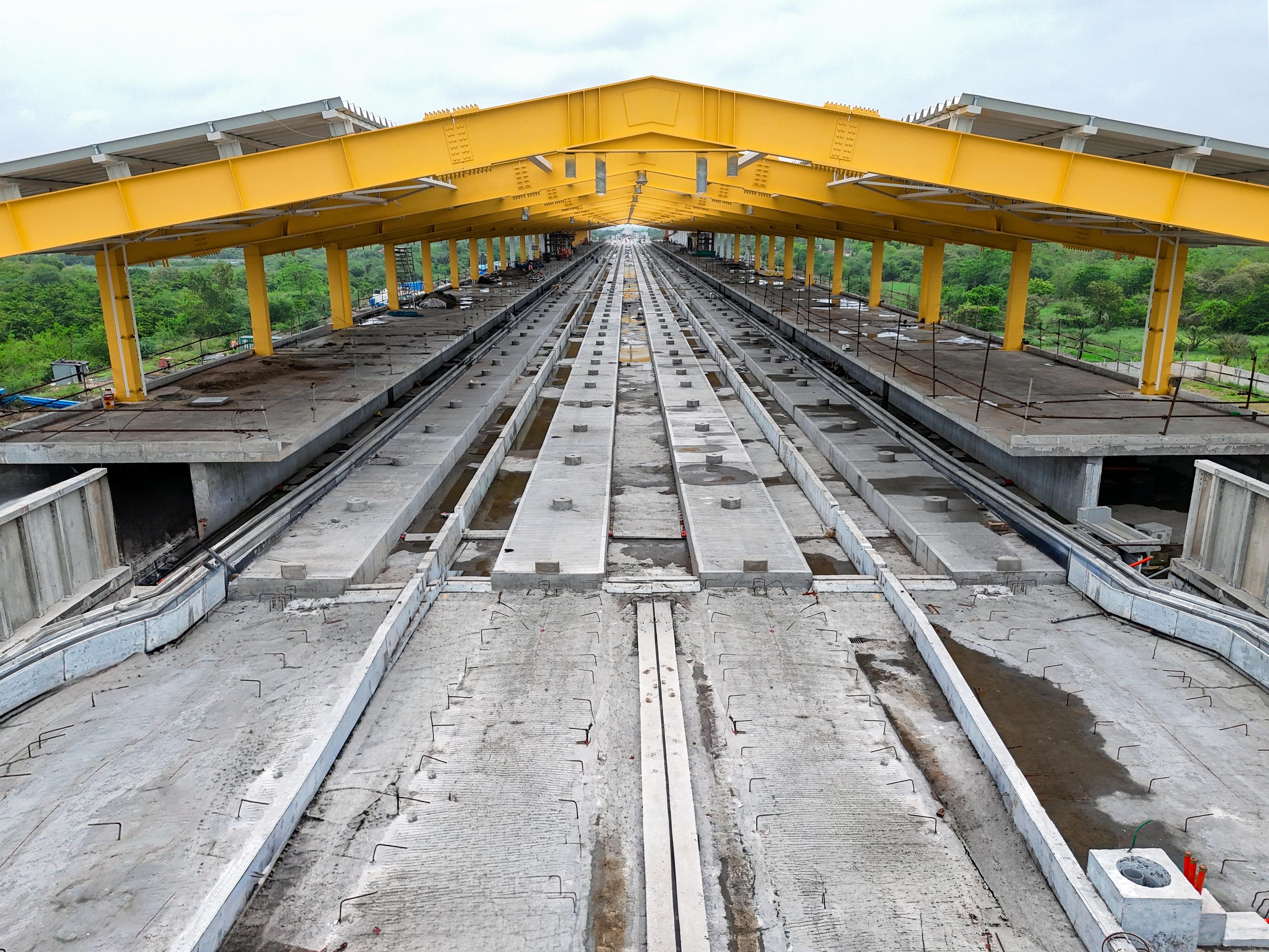ムンバイ〜アーメダバード高速鉄道プロジェクト向け、建設中のビリモラ高速鉄道駅。